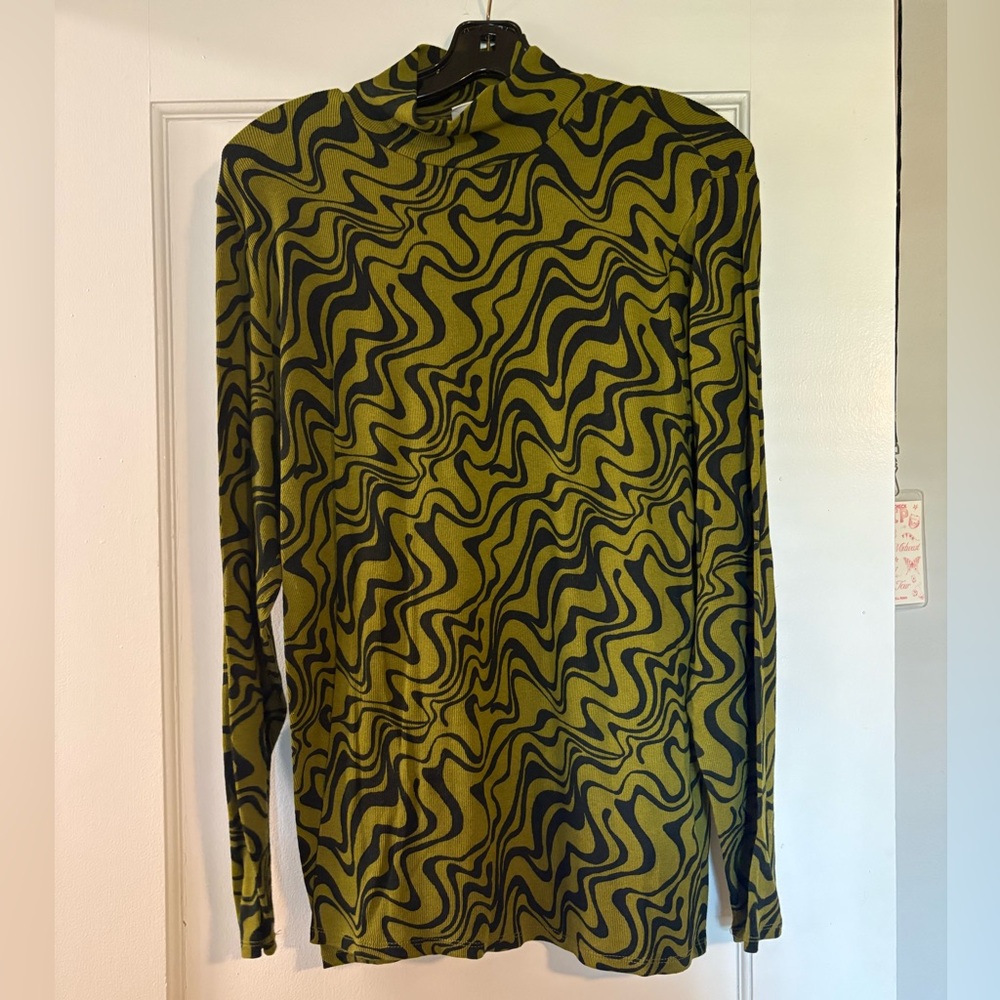 Olive Green & Black Abstract Wave Long Sleeve Mock Neck Top